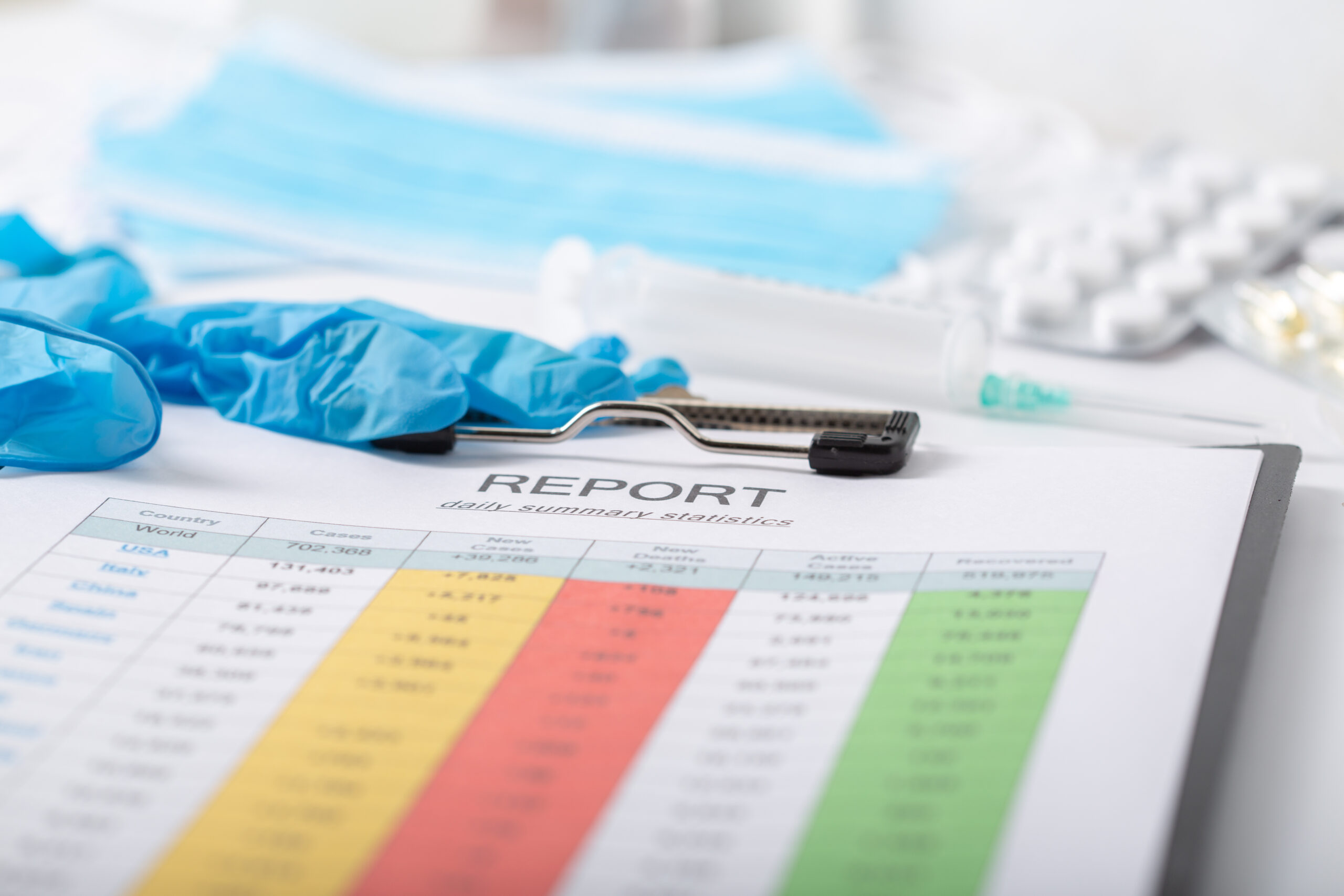 Report on the number of patients on the doctors table. Medical gloves, medicines and syringes.